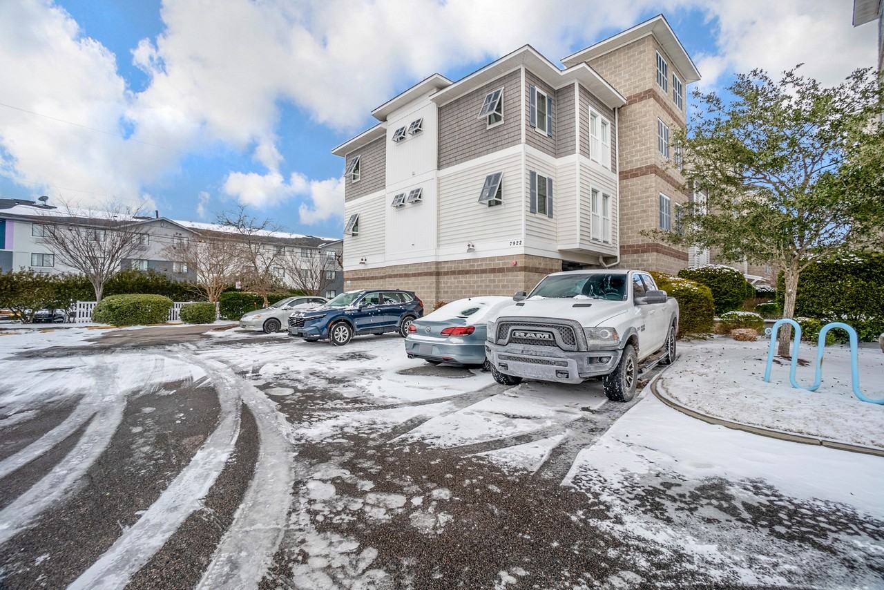 7922 Shore Drive - Photo 3 of 27