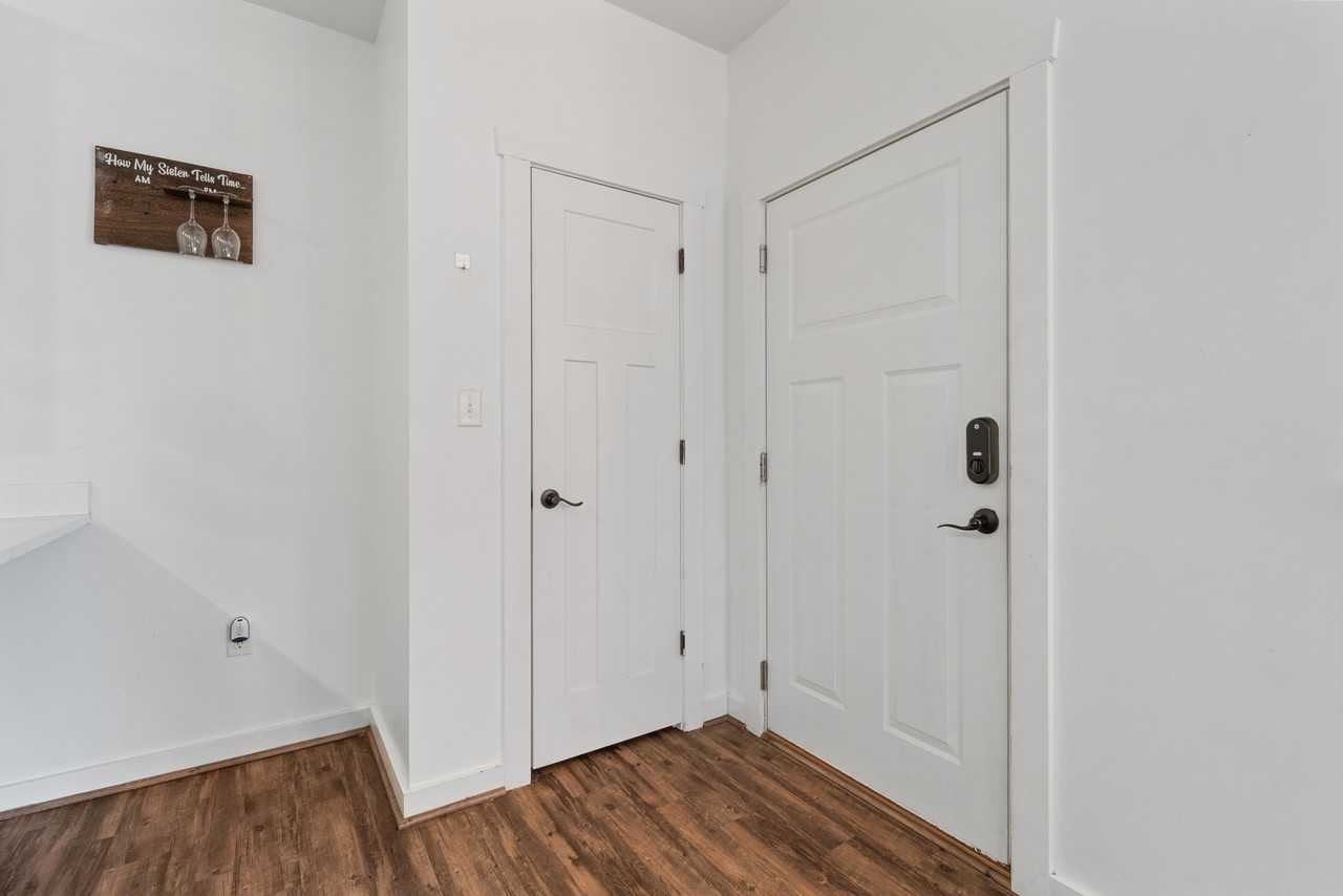 7922 Shore Drive - Photo 6 of 27