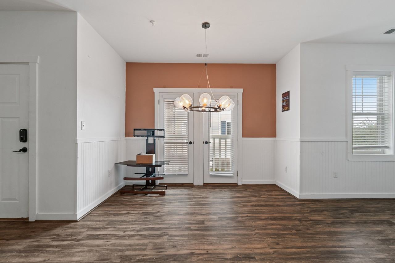 7922 Shore Drive - Photo 7 of 27