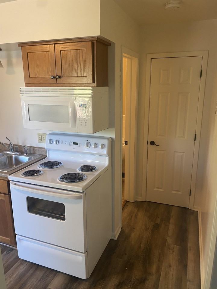 Lakeview Apartments/81st St - Photo 2 of 9