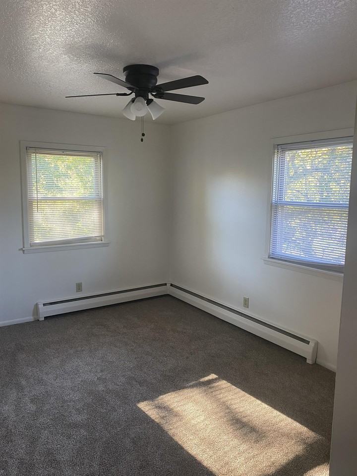 Lakeview Apartments/81st St - Photo 5 of 9