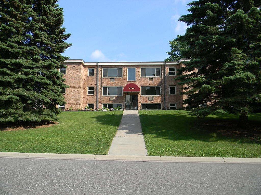 Lakeview Apartments/81st St - Photo 7 of 9