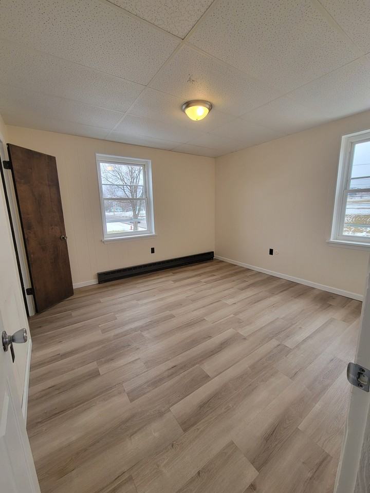 215 Loch Lomond Road - Photo 5 of 18