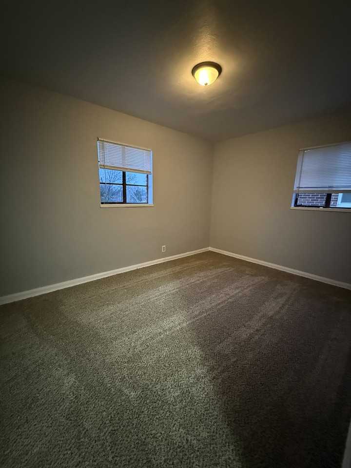 613 Gainsborough Road - Photo 5 of 14