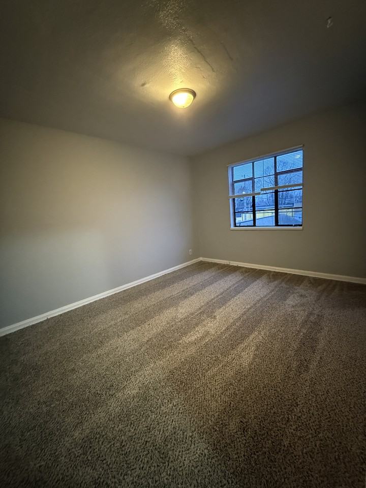 613 Gainsborough Road - Photo 7 of 14