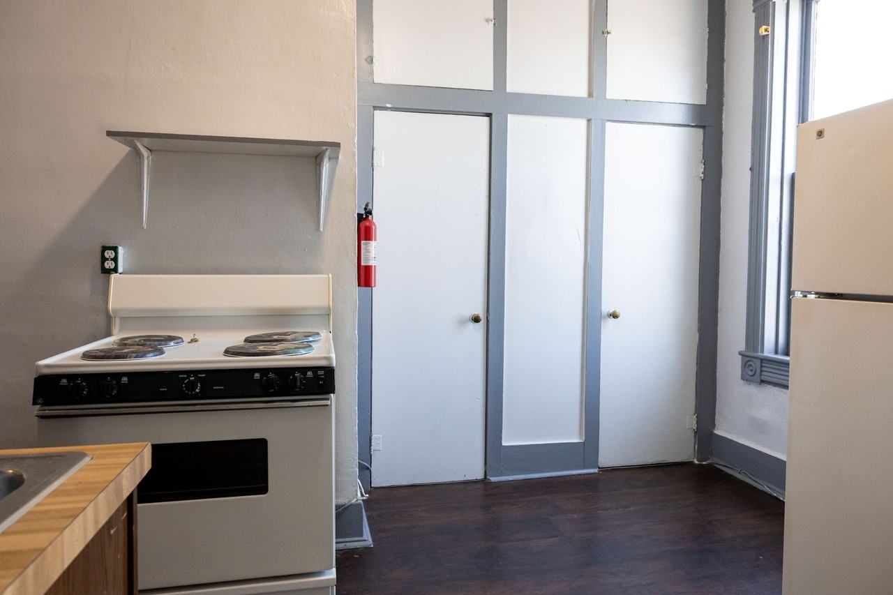 121 East Quincy Street - Photo 5 of 8