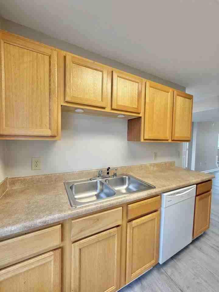 135 Chatham Place - Photo 6 of 31