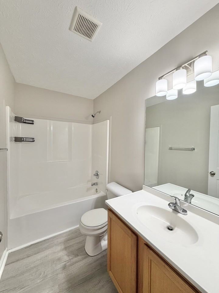 240 Chatham Place - Photo 3 of 31