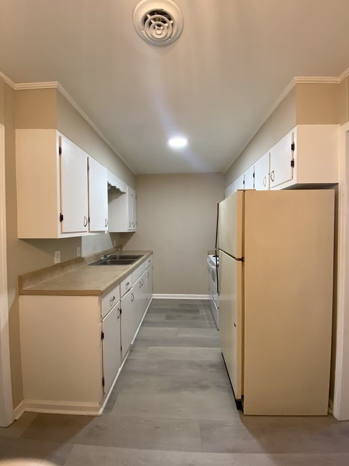 Oakley Court - Photo 3 of 8