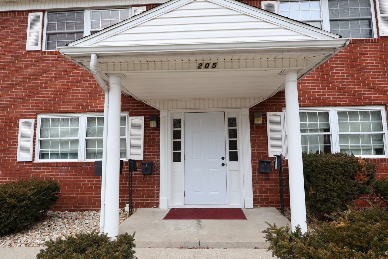 205 Long Street - Photo 2 of 46