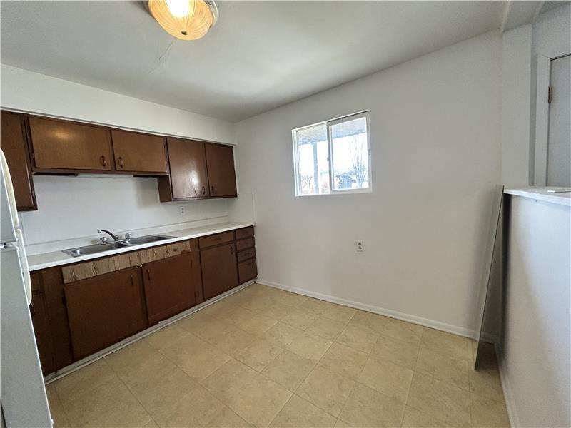 301 Main St #3 - Photo 4 of 8