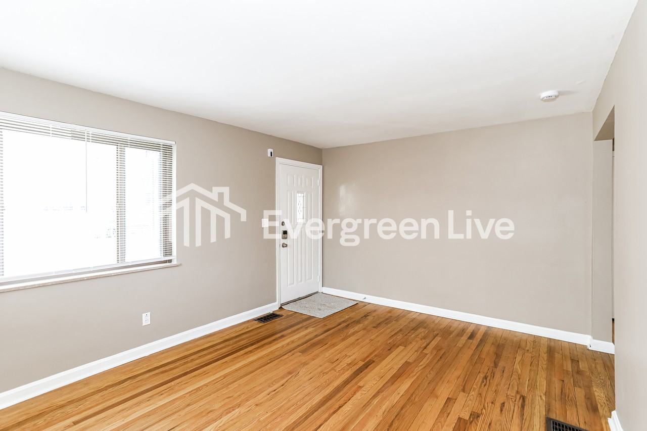 5735 Kiefer Ct - Photo 4 of 15