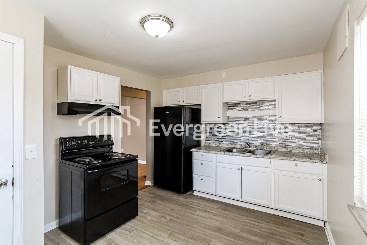 5735 Kiefer Ct - Photo 5 of 15