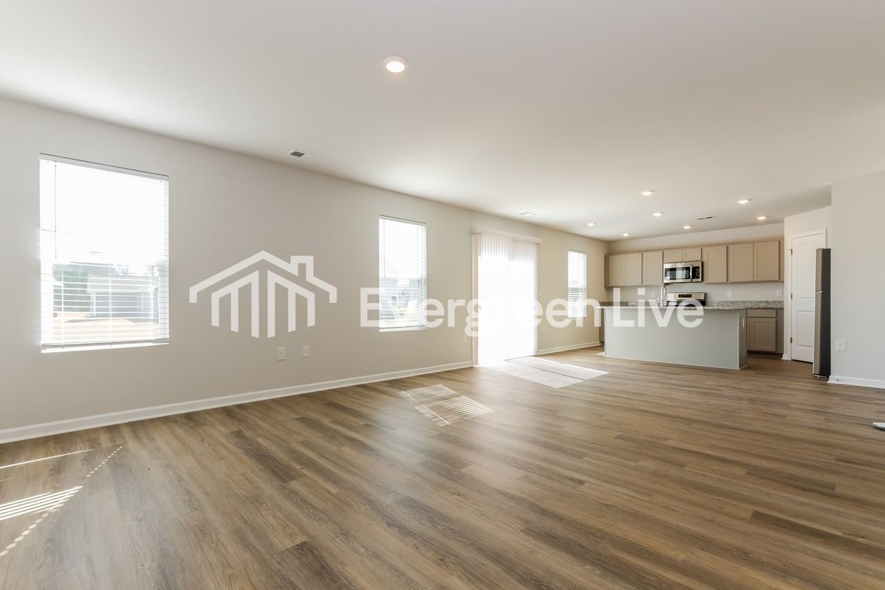 1008 Kinness Dr - Photo 3 of 16