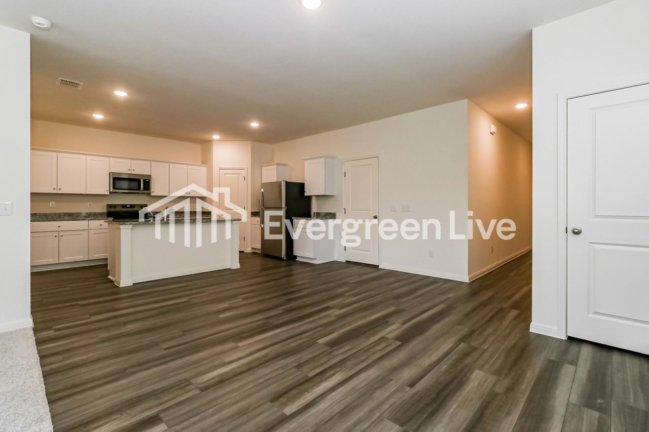 16113 Viburnum Dr - Photo 4 of 15