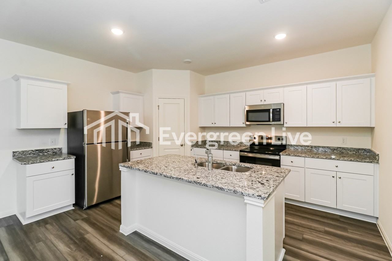 16024 Viburnum Dr - Photo 3 of 15
