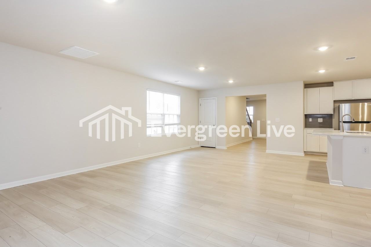 209 Meadow Gate Court - Photo 4 of 15