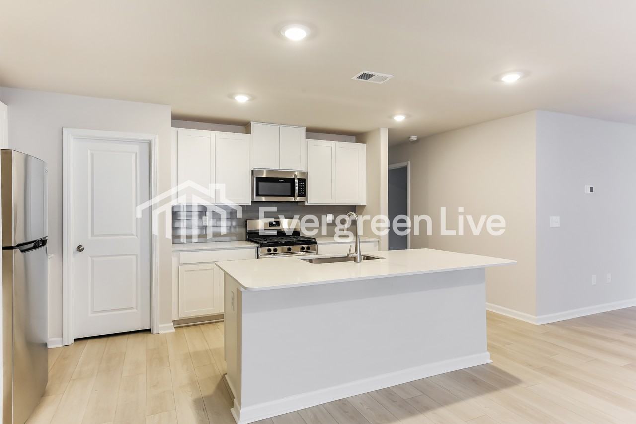 209 Meadow Gate Court - Photo 5 of 15