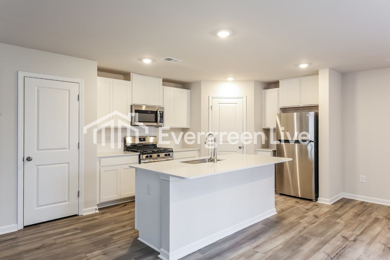 207 Meadow Gate Court - Photo 5 of 15