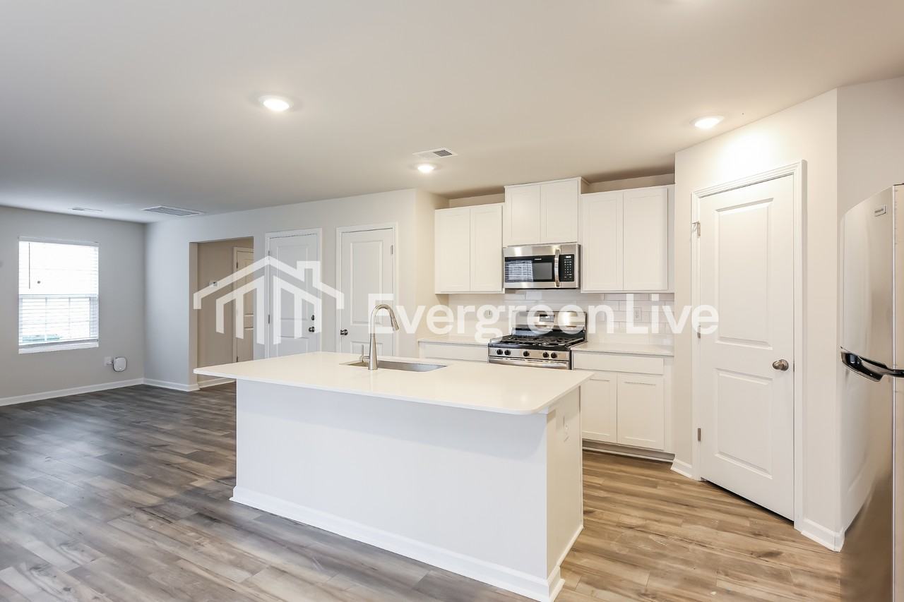 207 Meadow Gate Court - Photo 6 of 15