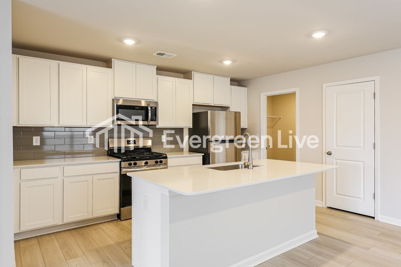 202 Meadow Gate Ct - Photo 7 of 16