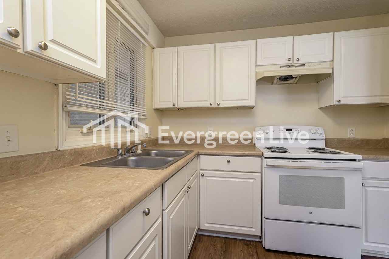 1202 Biltmore Ave - Photo 6 of 15