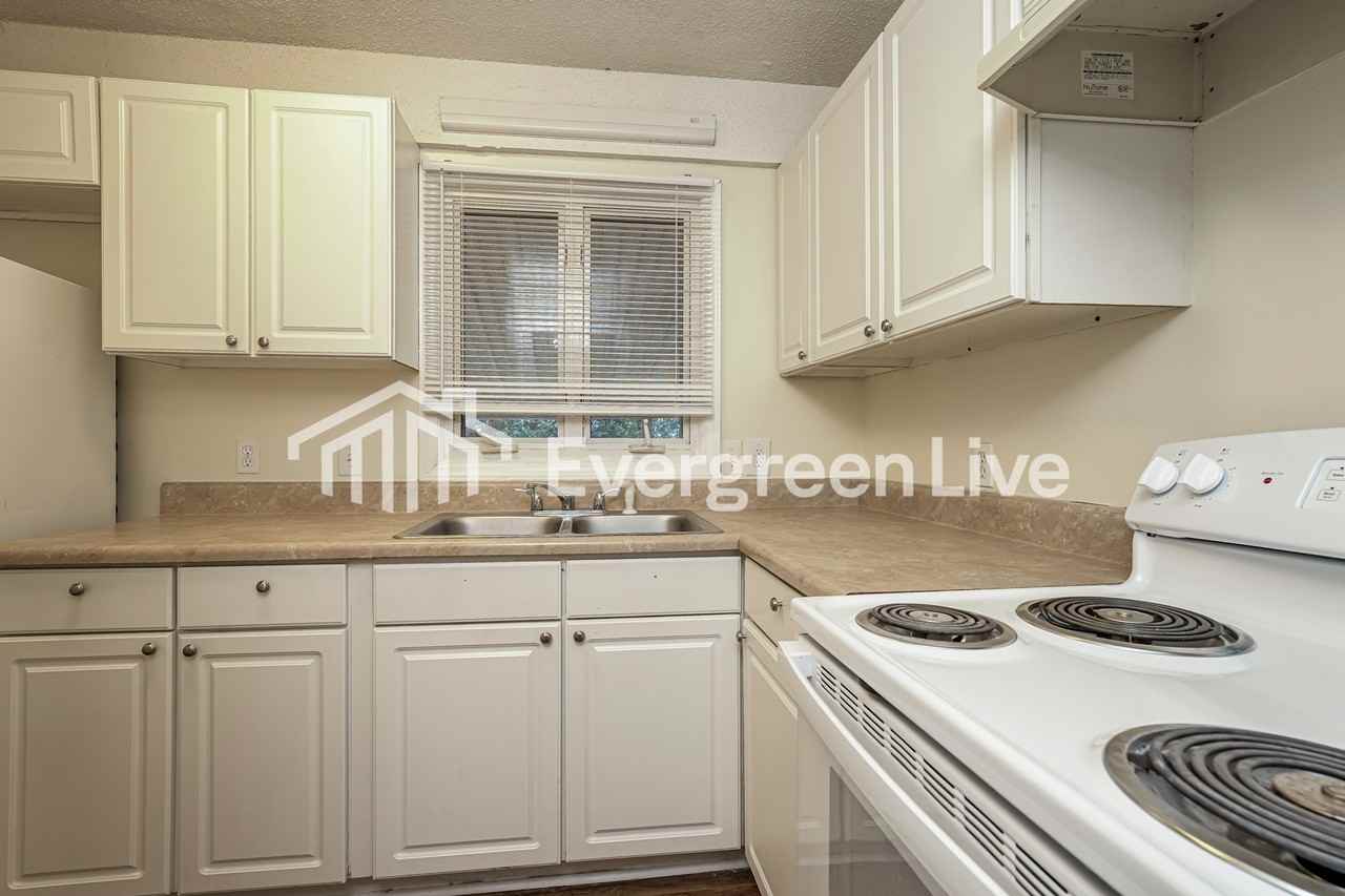 1202 Biltmore Ave - Photo 7 of 15