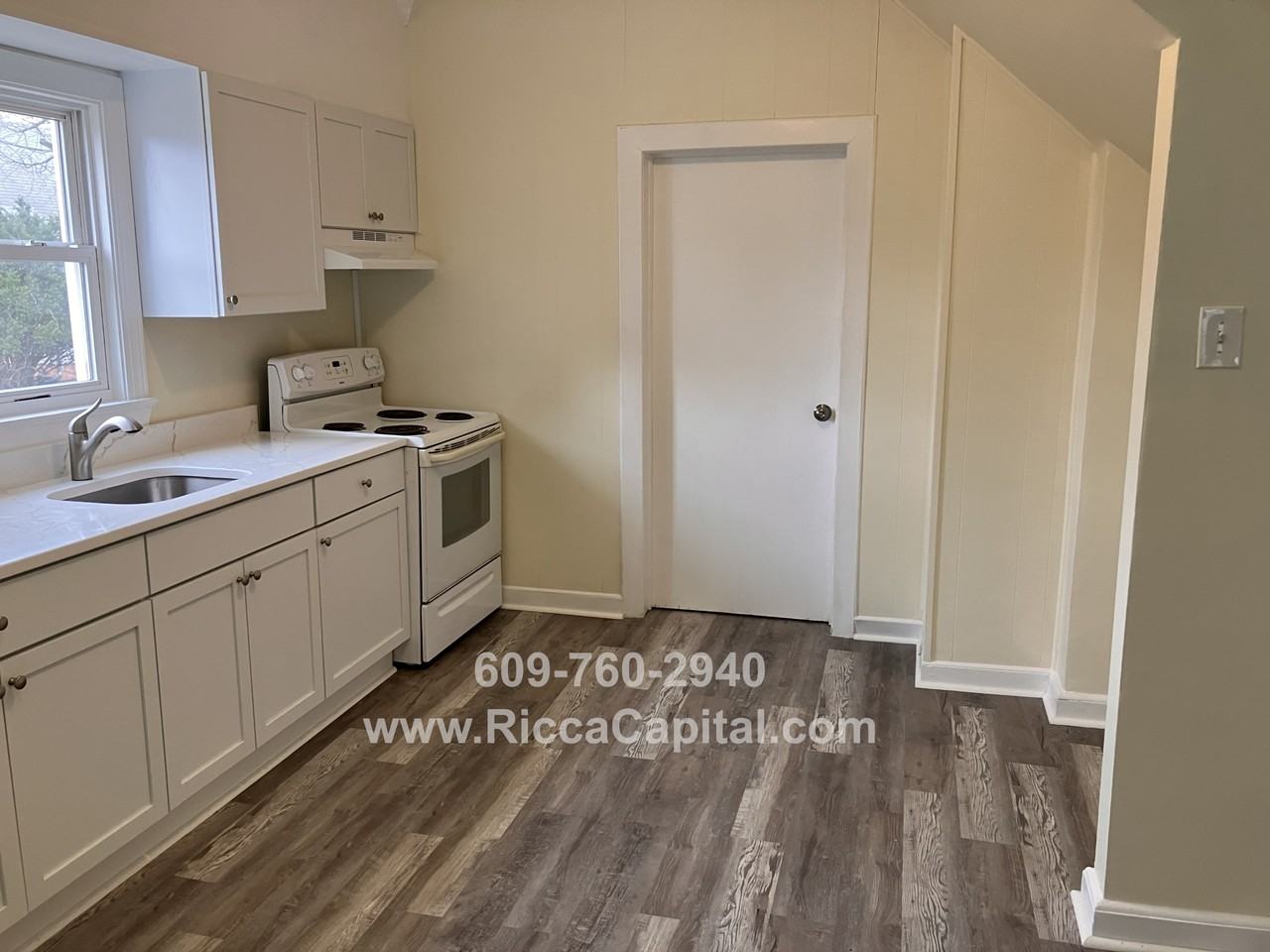 308 Thirteenth - Photo 3 of 14