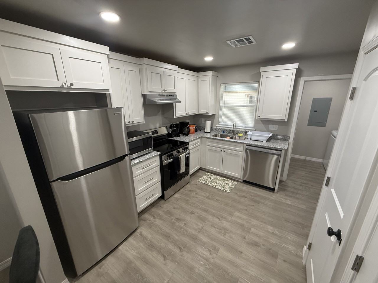 228 North Johnston Avenue - Photo 4 of 10