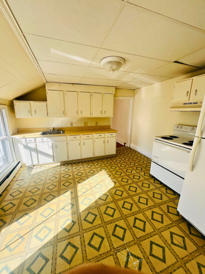 166 Essex Street - Photo 4 of 8