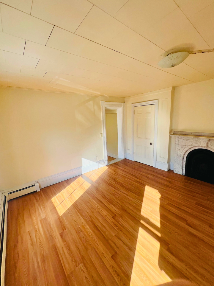 166 Essex Street - Photo 6 of 8