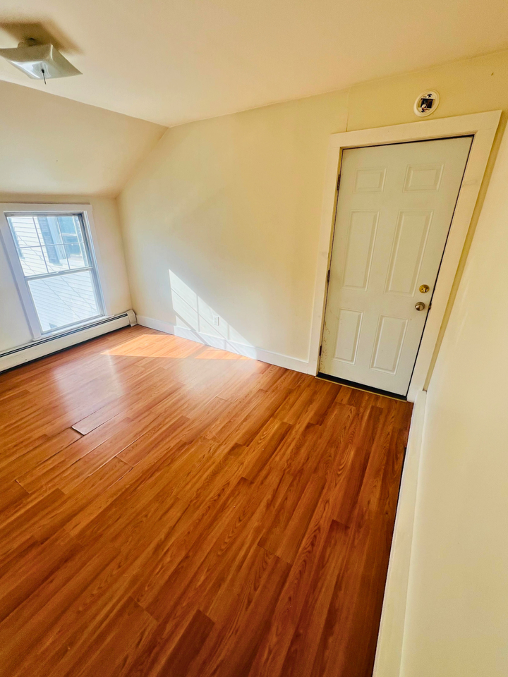 166 Essex Street - Photo 7 of 8