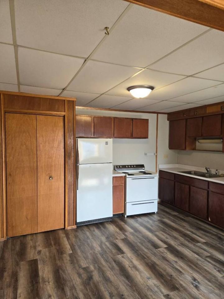 613 East 6th Street - Photo 2 of 11