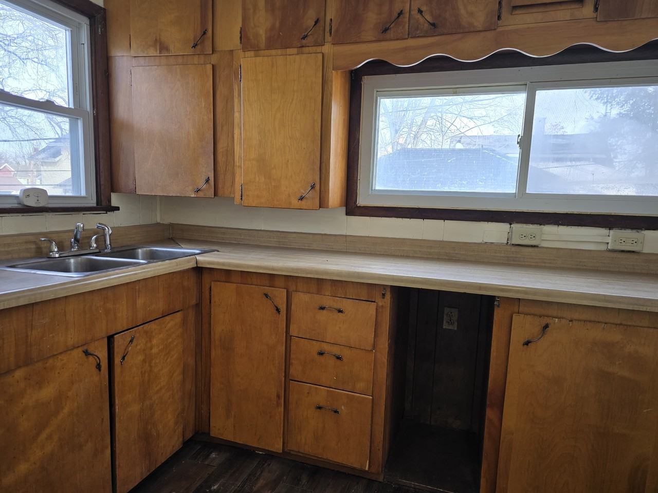 1134 S Linden Ave - Photo 2 of 16