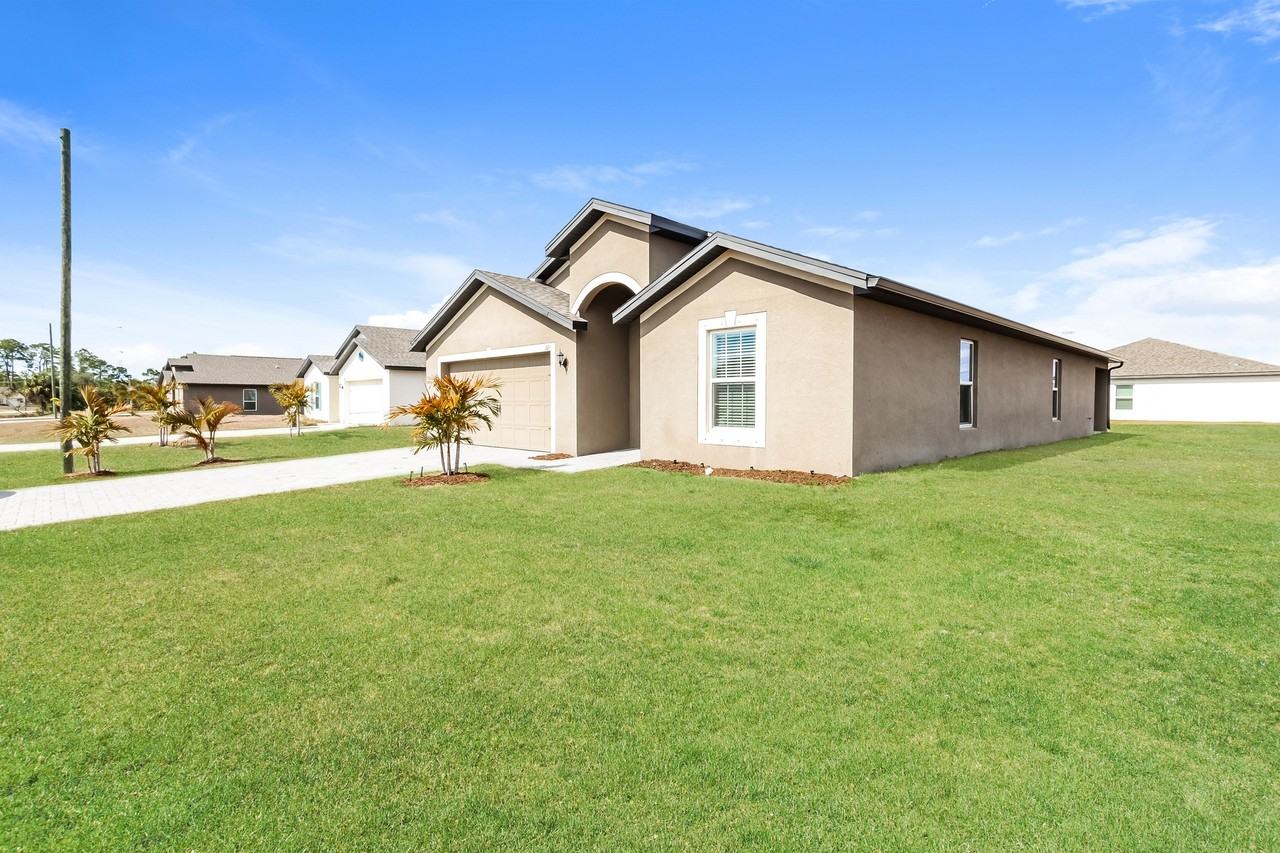 885 885 Youngreen Dr - Photo 2 of 20