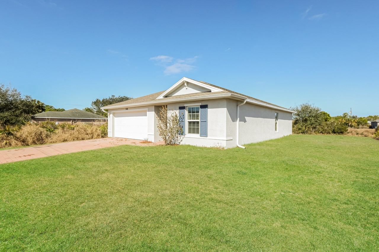 548 Woodview Dr - Photo 2 of 26