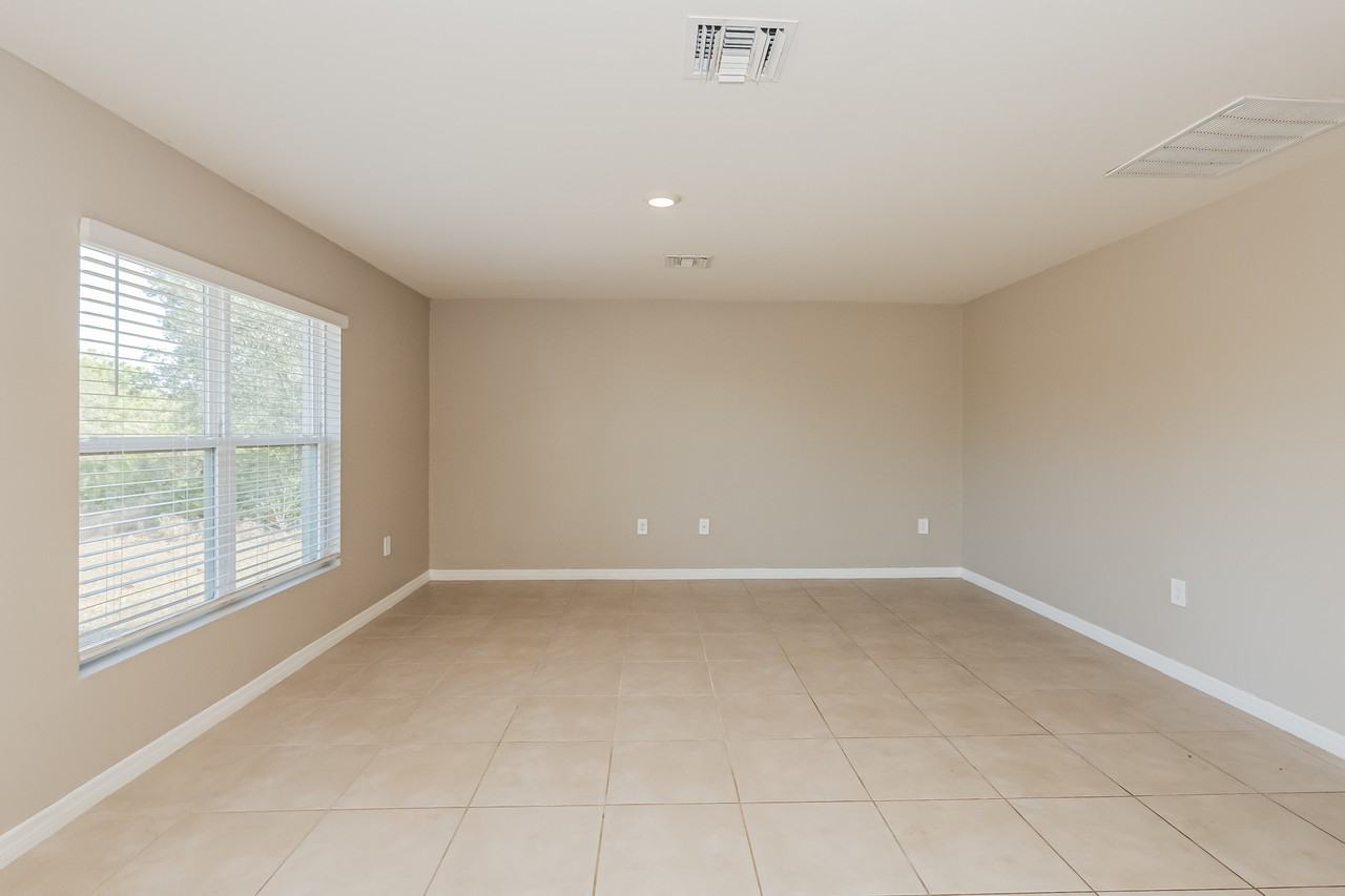 548 Woodview Dr - Photo 5 of 26