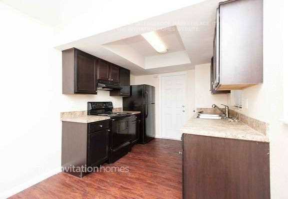 984 Oak Dr - Photo 2 of 11