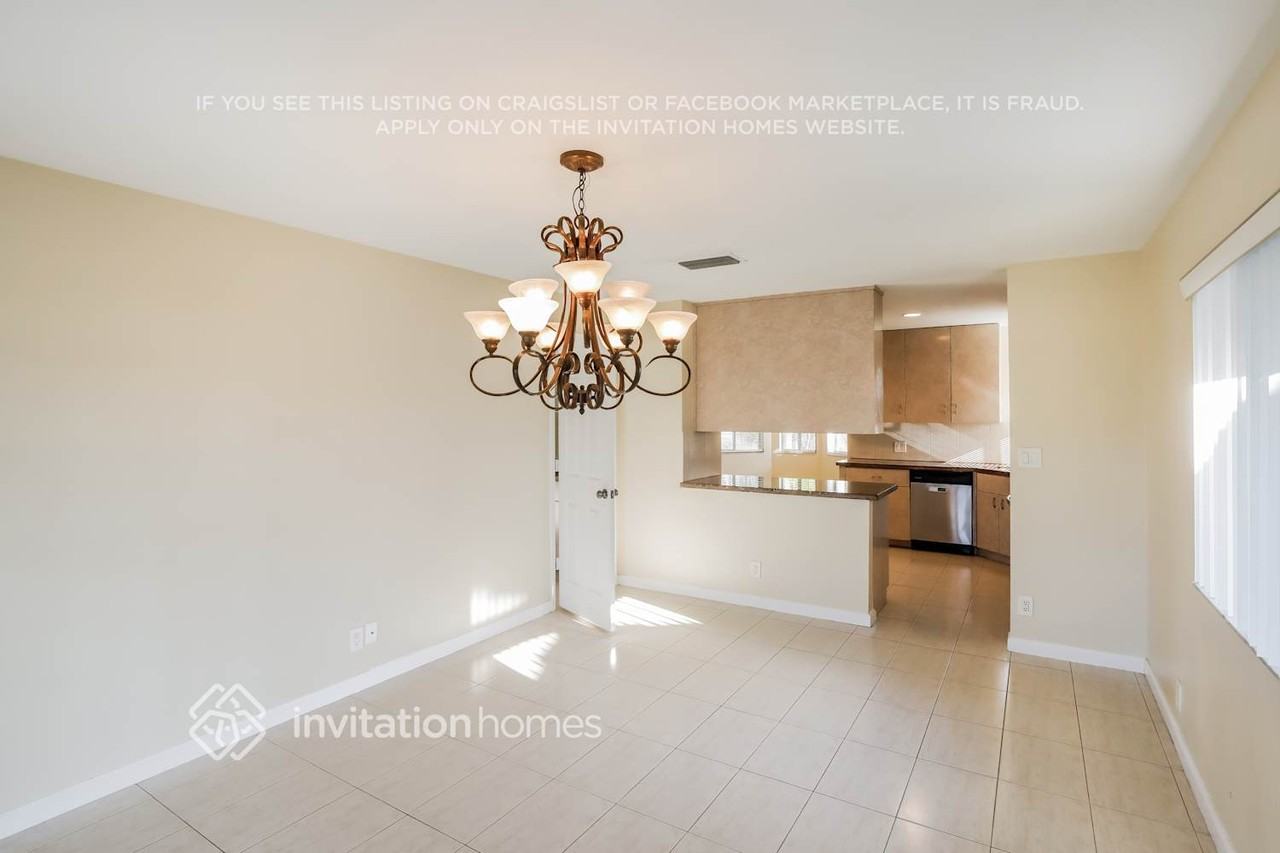 8612 Nw 79th St - Photo 5 of 17