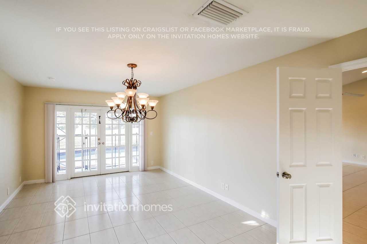 8612 Nw 79th St - Photo 6 of 17