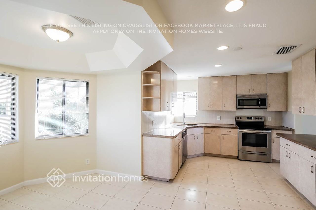 8612 Nw 79th St - Photo 7 of 17