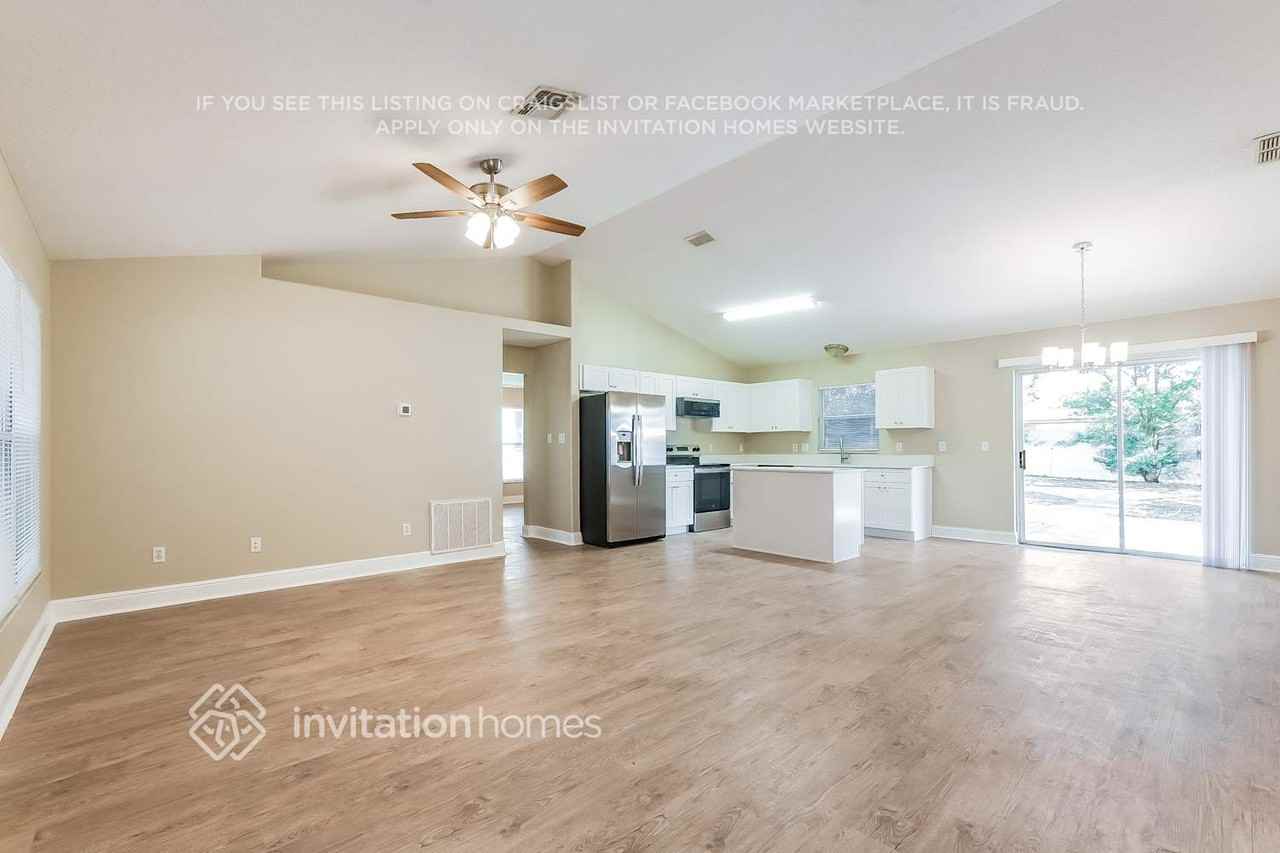 423 Woodview Dr - Photo 4 of 17