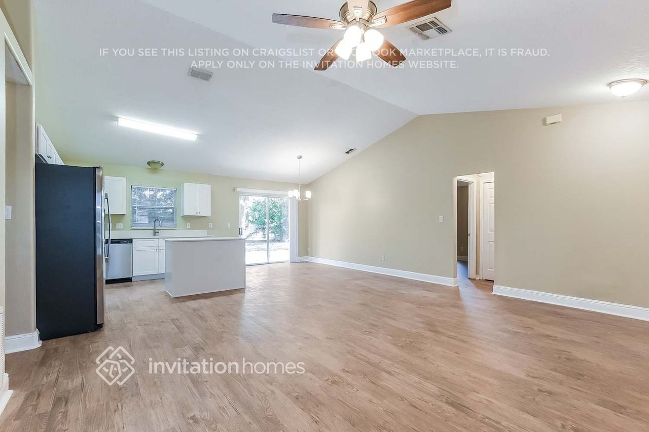 423 Woodview Dr - Photo 5 of 17