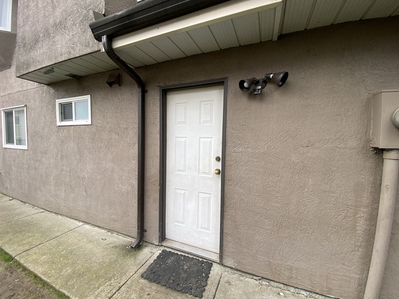 14382 88 Avenue - Photo 3 of 13