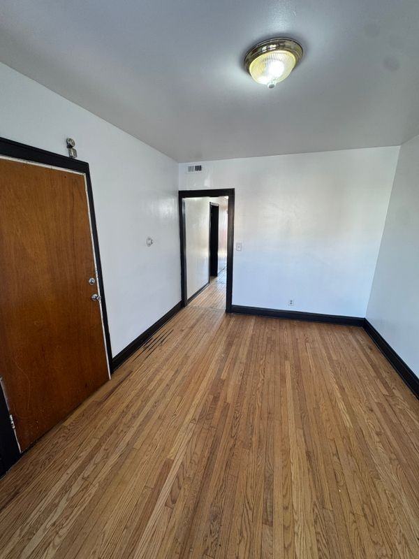 4251 W Haddon Ave - Photo 4 of 20