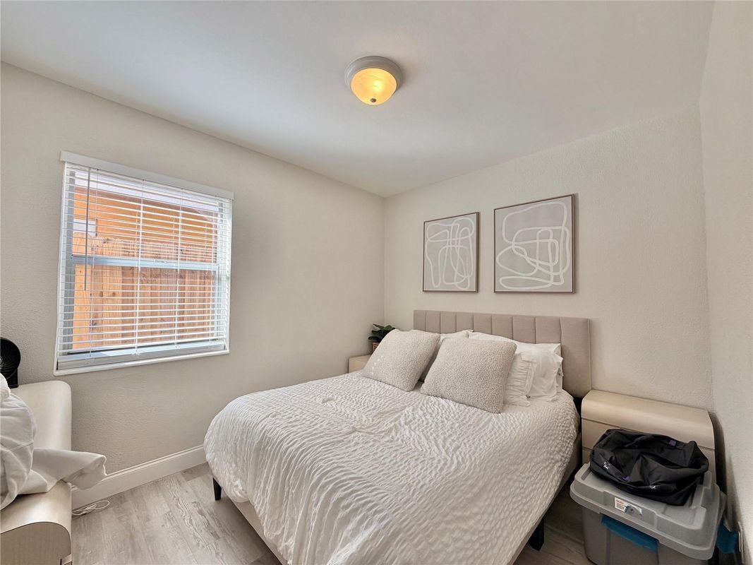 1421 Nw 2nd Ave - Photo 4 of 9