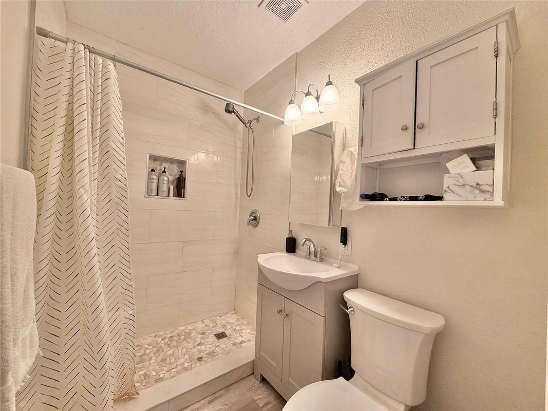 1421 Nw 2nd Ave - Photo 5 of 9