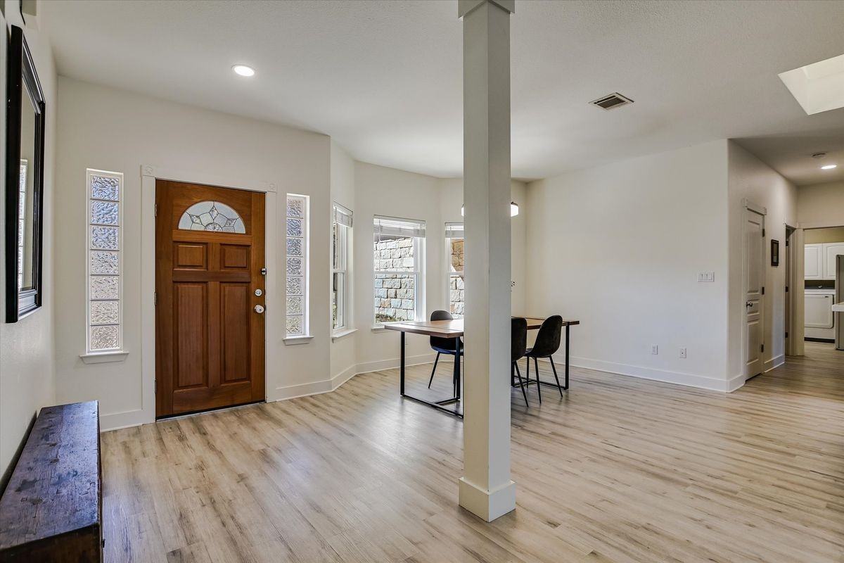 945 Wesley Ridge Dr - Photo 6 of 47