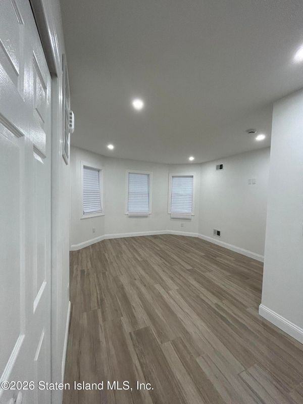 24 York Ave - Photo 5 of 9