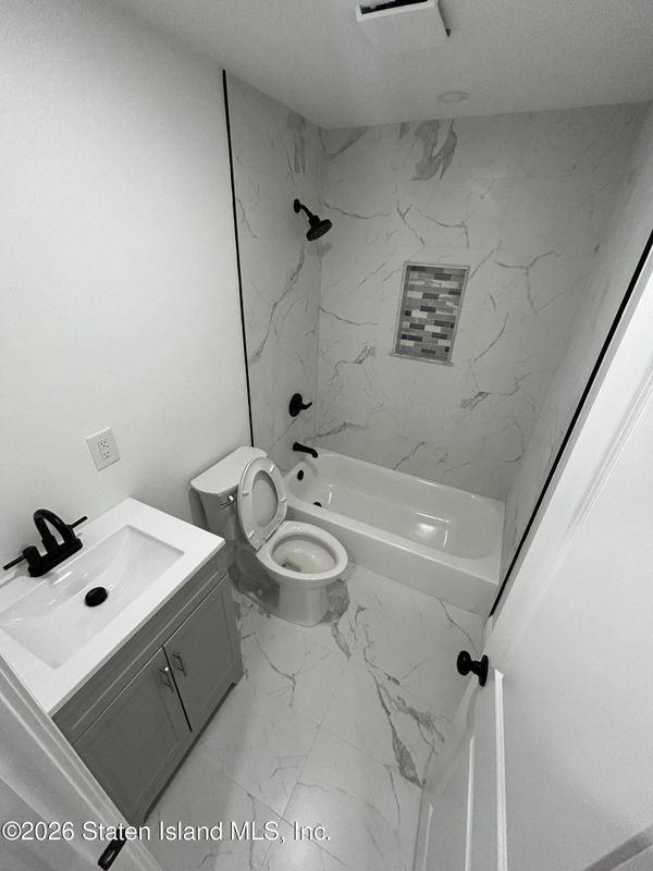 24 York Ave - Photo 6 of 9